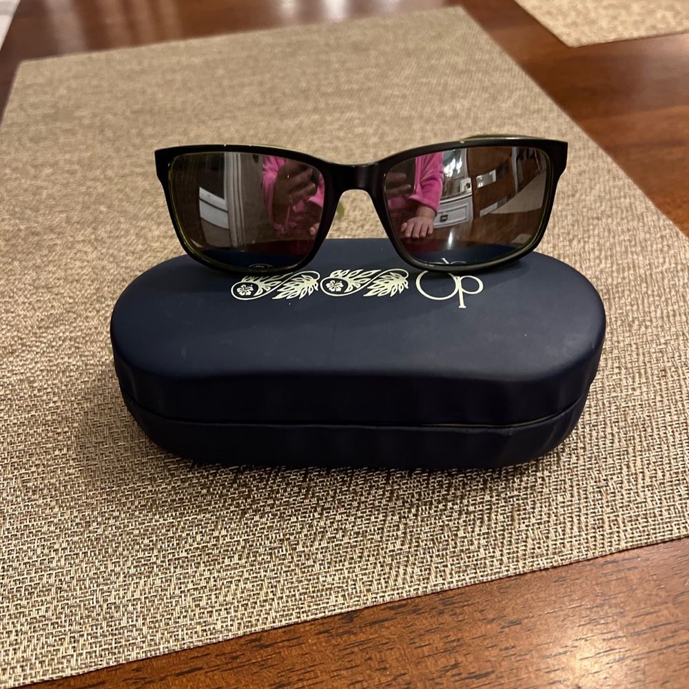 Kid’s‎ sunglasses.  100% UV protection.